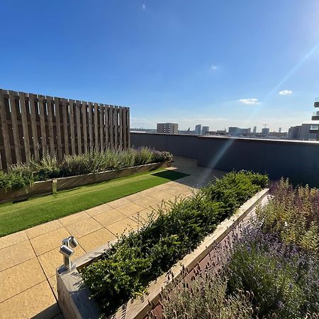 Deluxe Double Bed In Shared Apt Near Canary Wharf, City Airport & O2 Arena With Thames View Лондон Экстерьер фото