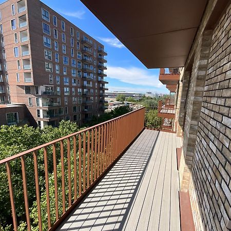 Deluxe Double Bed In Shared Apt Near Canary Wharf, City Airport & O2 Arena With Thames View Лондон Экстерьер фото