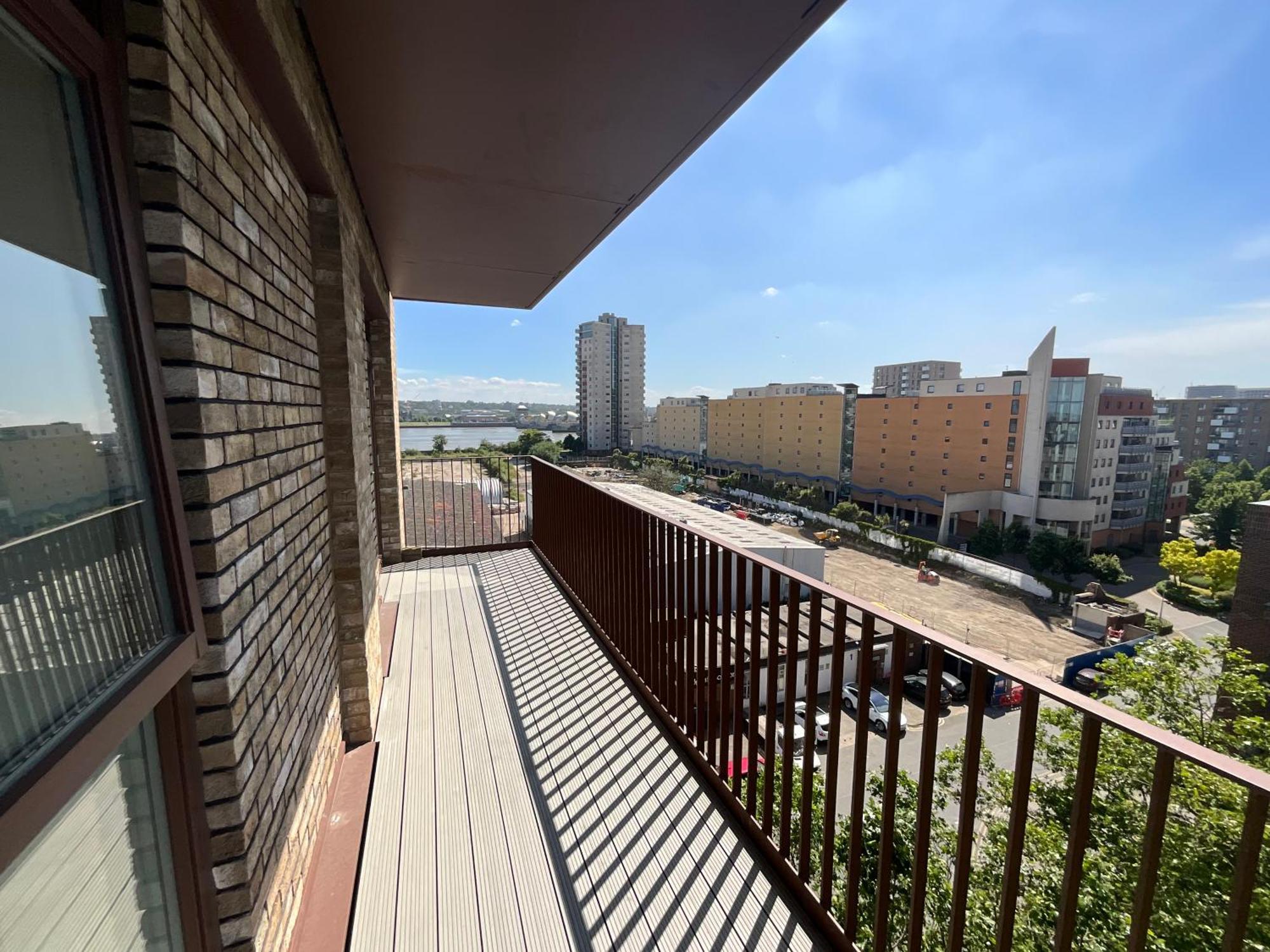 Deluxe Double Bed In Shared Apt Near Canary Wharf, City Airport & O2 Arena With Thames View Лондон Экстерьер фото