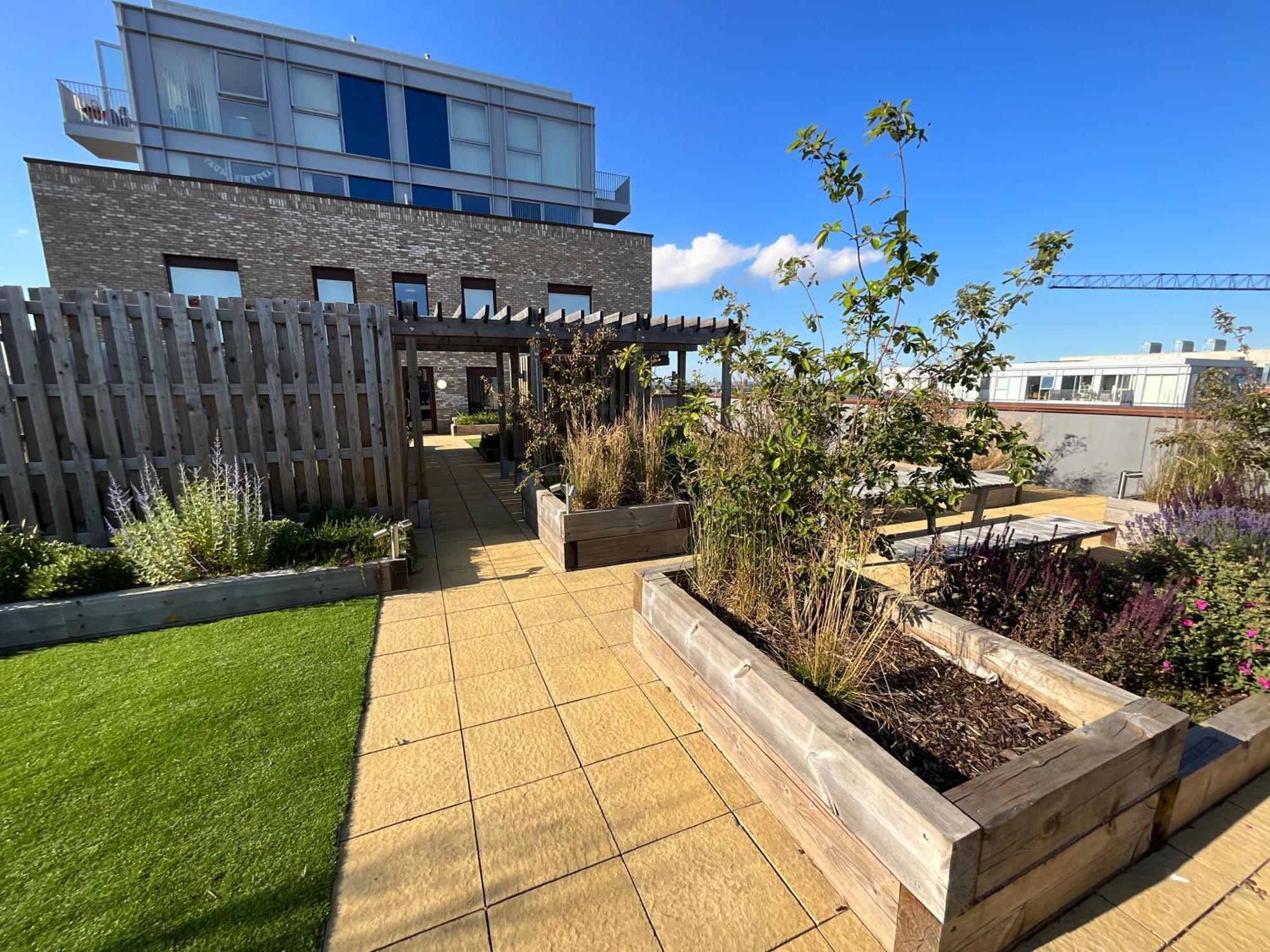 Deluxe Double Bed In Shared Apt Near Canary Wharf, City Airport & O2 Arena With Thames View Лондон Экстерьер фото