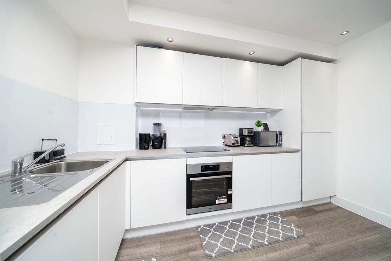 Deluxe Double Bed In Shared Apt Near Canary Wharf, City Airport & O2 Arena With Thames View Лондон Экстерьер фото