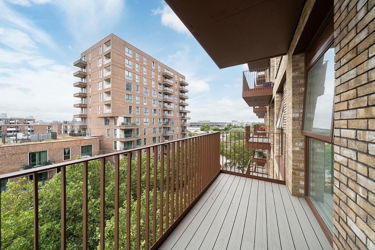 Deluxe Double Bed In Shared Apt Near Canary Wharf, City Airport & O2 Arena With Thames View Лондон Экстерьер фото