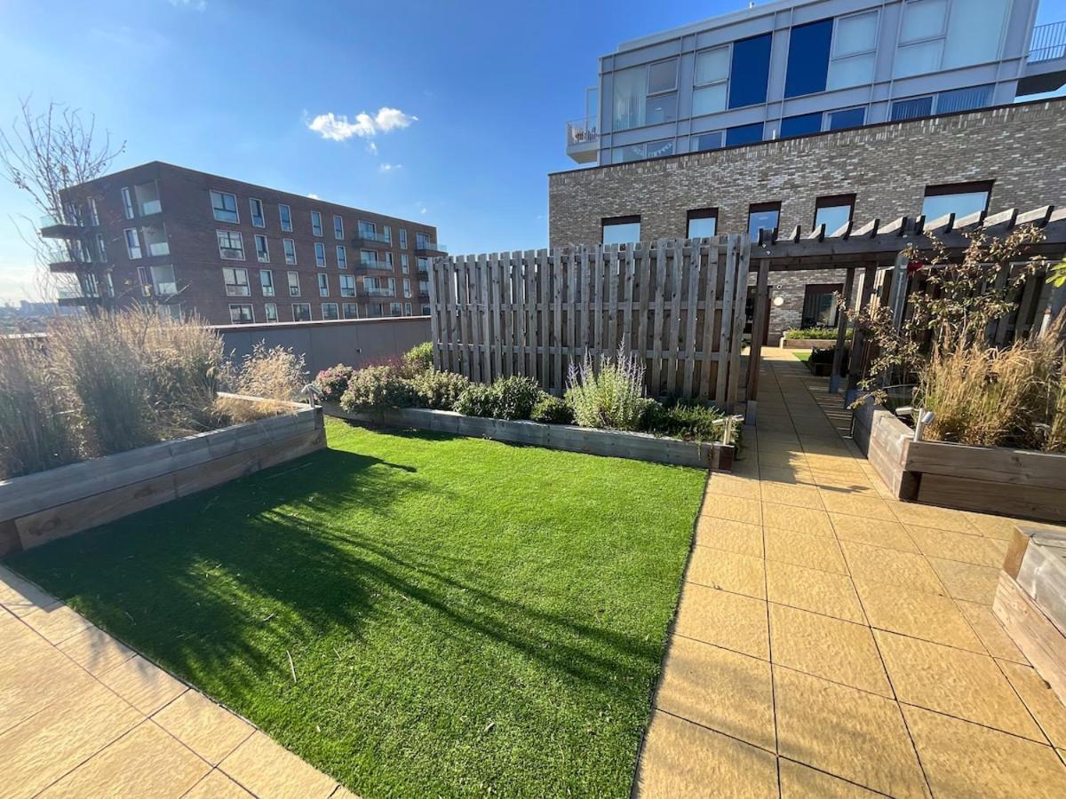 Deluxe Double Bed In Shared Apt Near Canary Wharf, City Airport & O2 Arena With Thames View Лондон Экстерьер фото