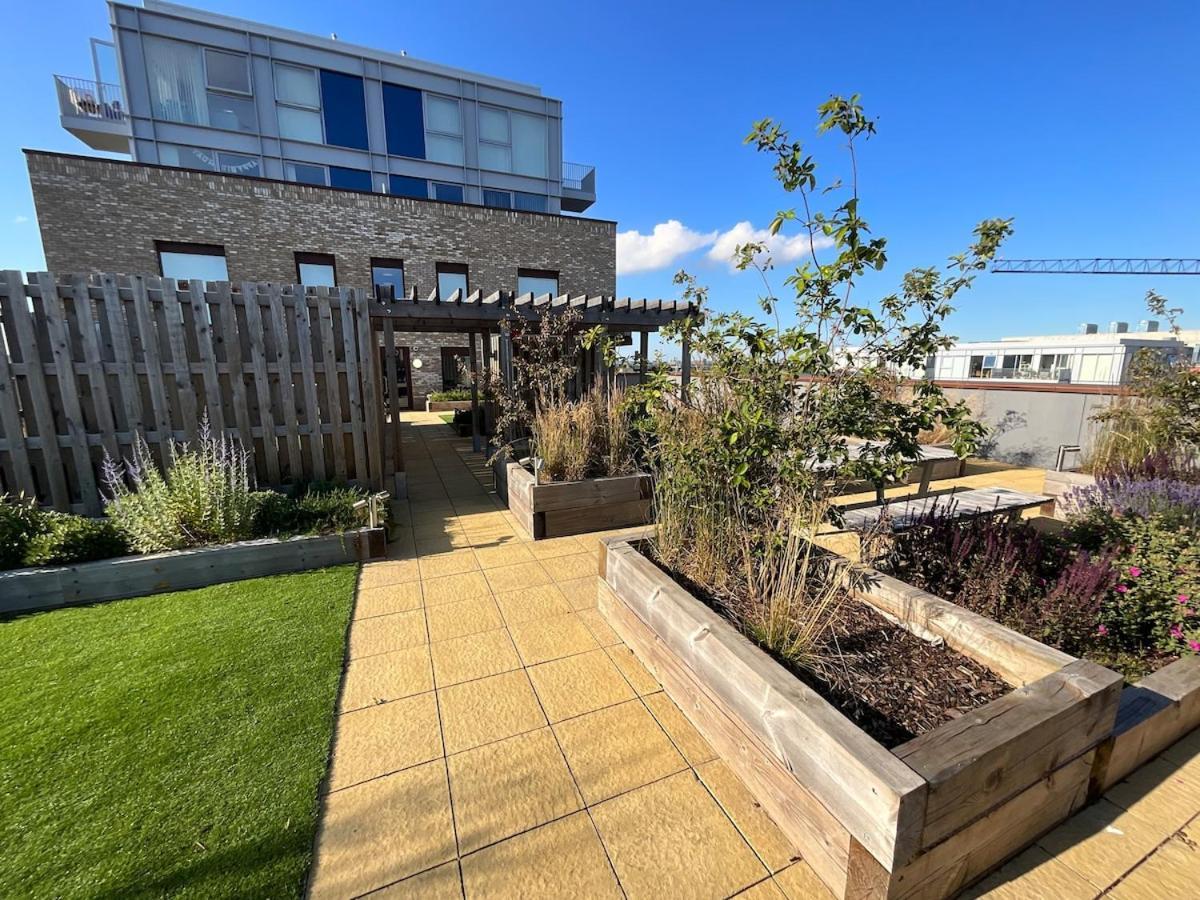 Deluxe Double Bed In Shared Apt Near Canary Wharf, City Airport & O2 Arena With Thames View Лондон Экстерьер фото