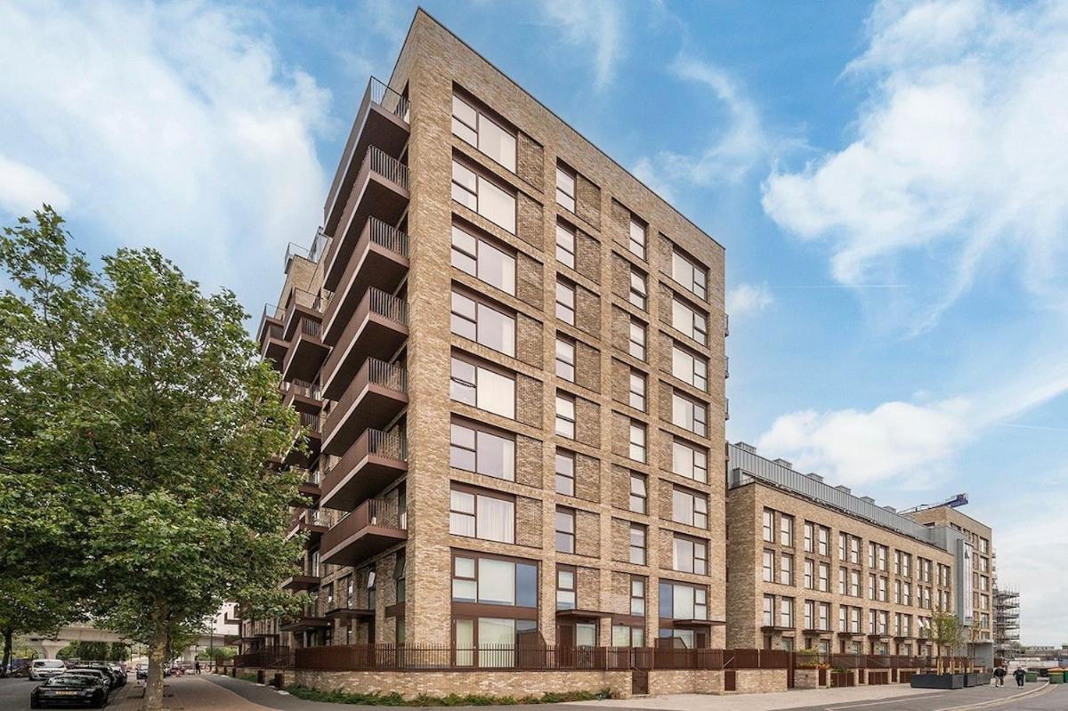 Deluxe Double Bed In Shared Apt Near Canary Wharf, City Airport & O2 Arena With Thames View Лондон Экстерьер фото